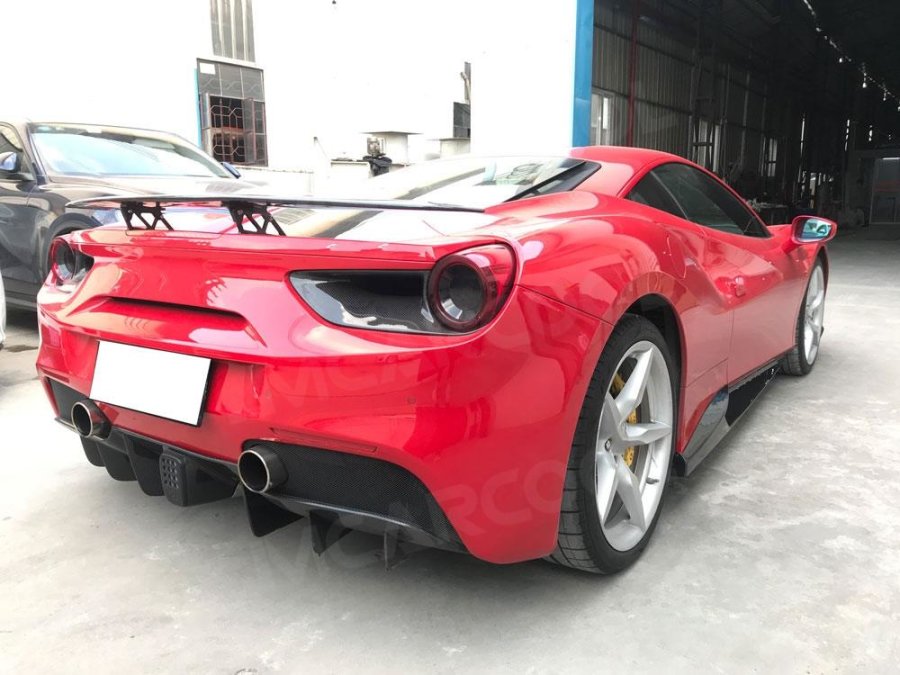 Ferrari 488 GTB Spider Dry Carbon Luftauslässe Hinten Lampenrahmen Set