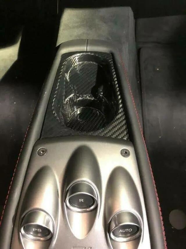 Ferrari 458 Italia Spider Voll Dry Carbon Getränkehalter zum AusTausc,  699,00 €