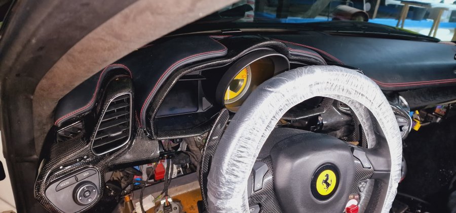 Ferrari 458 Italia Spider Voll Dry Carbon Tacho Rahmen zum Austauschen
