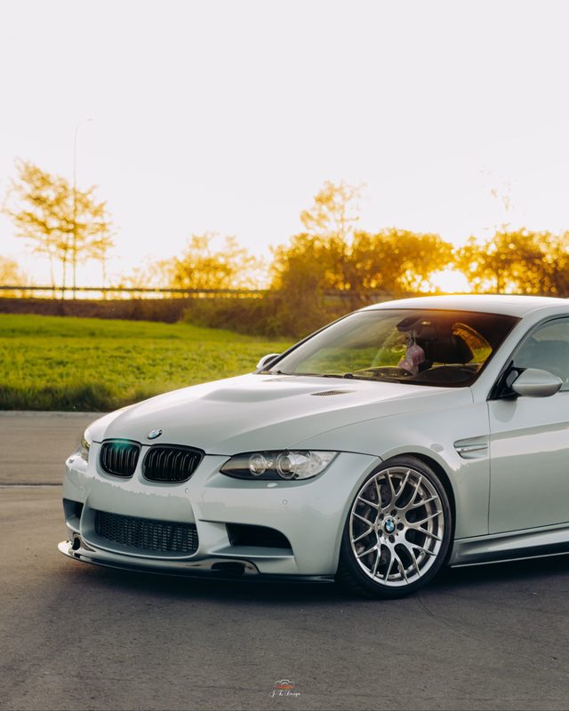 BMW M3 E92 mit Carbon-Frontlippe von Carbonstar